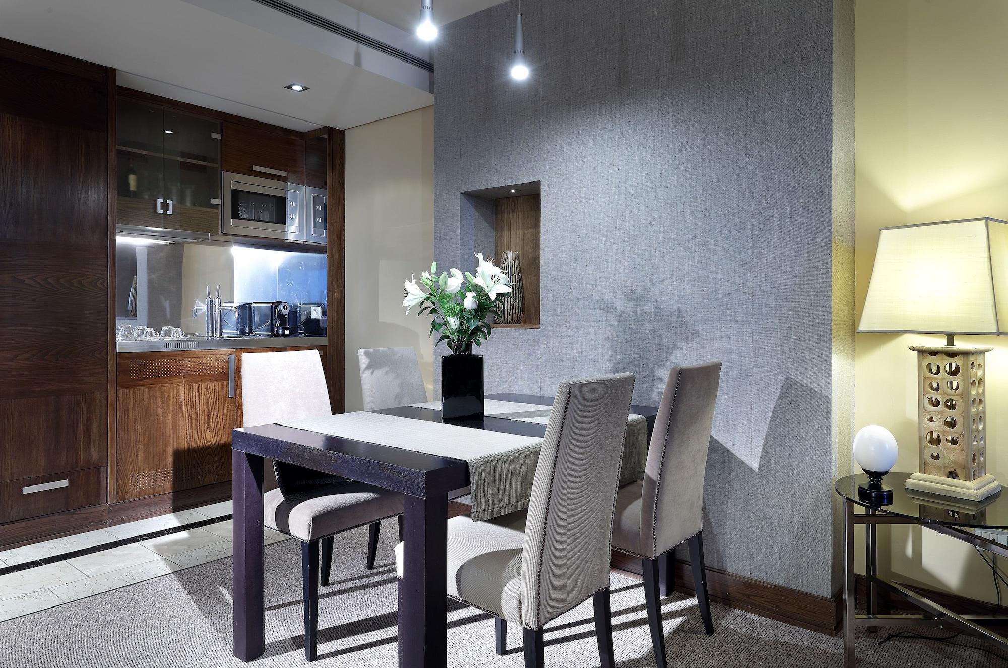 Eurostars Suites Mirasierra Μαδρίτη Εξωτερικό φωτογραφία A kitchen in a serviced apartment