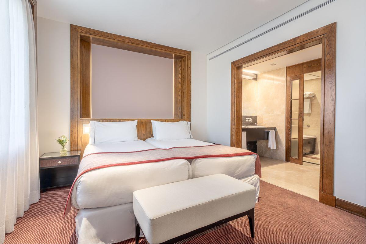 Eurostars Suites Mirasierra Μαδρίτη Εξωτερικό φωτογραφία A bedroom at the hotel