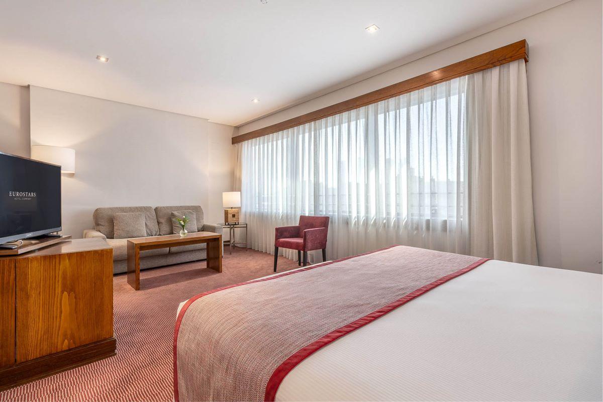 Eurostars Suites Mirasierra Μαδρίτη Εξωτερικό φωτογραφία A room at the hotel
