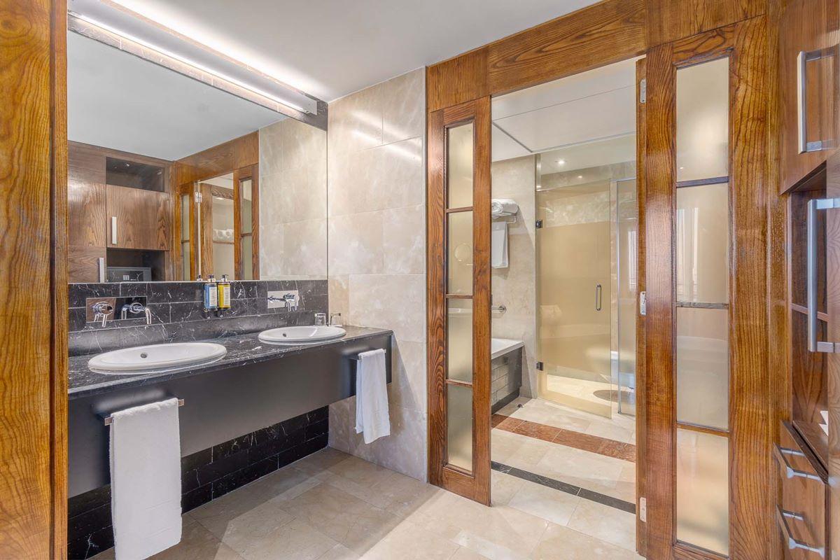 Eurostars Suites Mirasierra Μαδρίτη Εξωτερικό φωτογραφία Bathroom