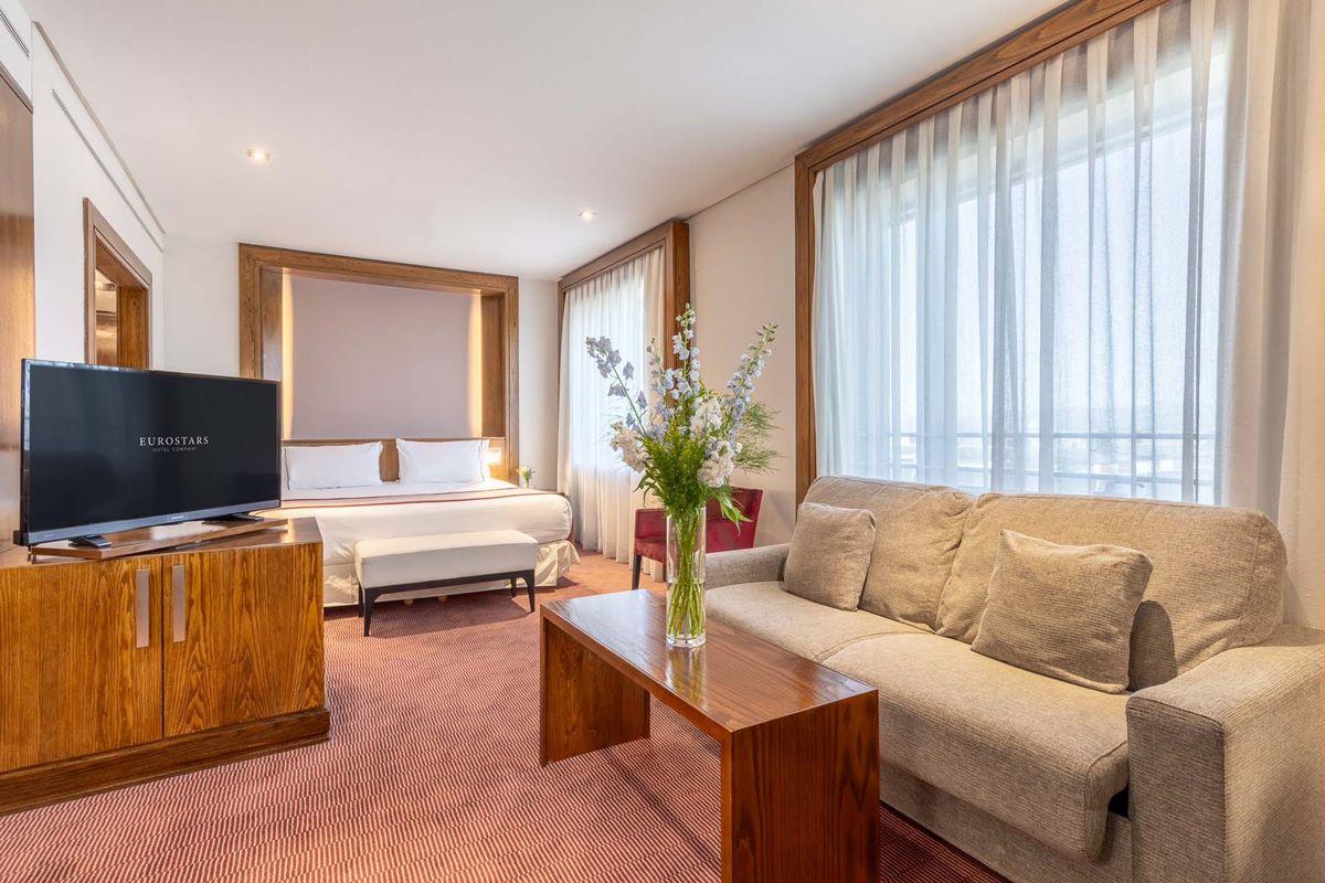 Eurostars Suites Mirasierra Μαδρίτη Εξωτερικό φωτογραφία A suite at the hotel