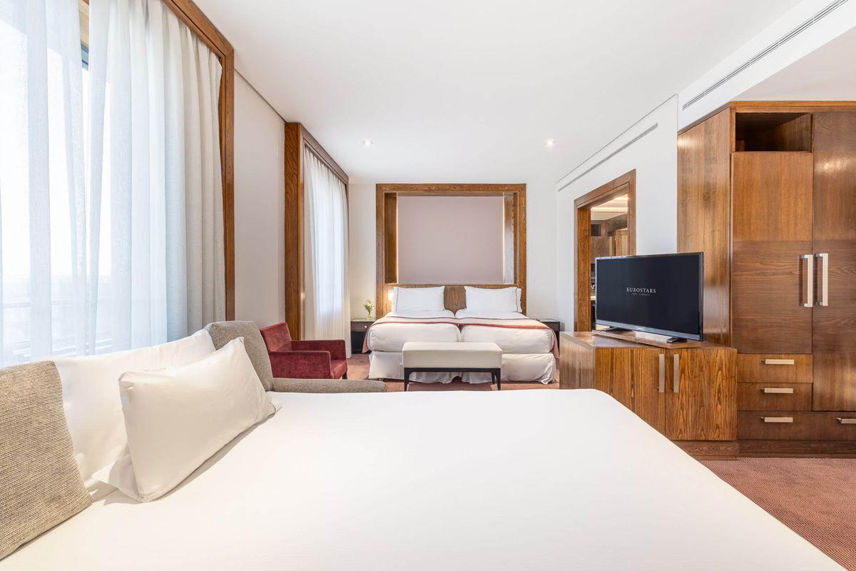 Eurostars Suites Mirasierra Μαδρίτη Εξωτερικό φωτογραφία A bedroom at the hotel