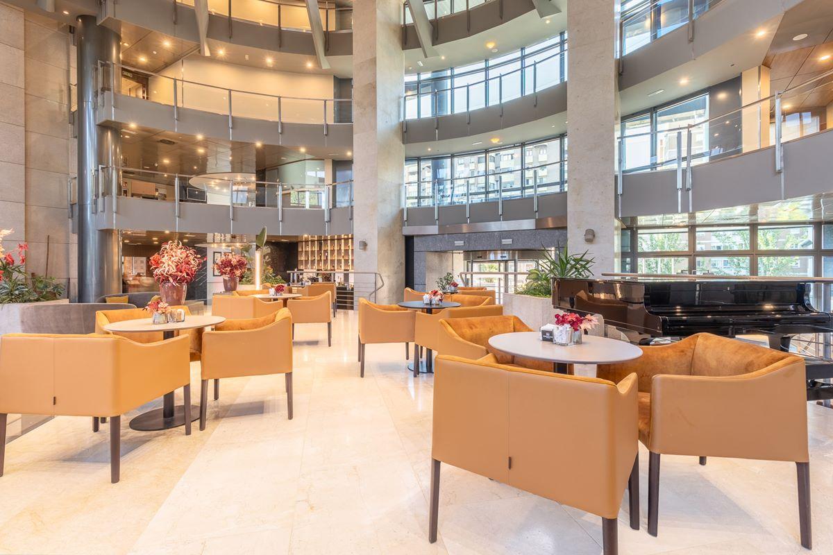 Eurostars Suites Mirasierra Μαδρίτη Εξωτερικό φωτογραφία The lounge at the airport