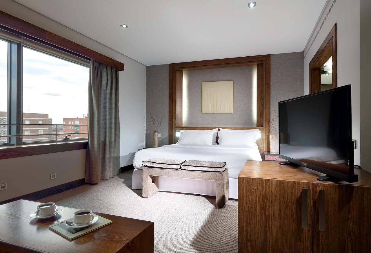 Eurostars Suites Mirasierra Μαδρίτη Εξωτερικό φωτογραφία A room at the hotel
