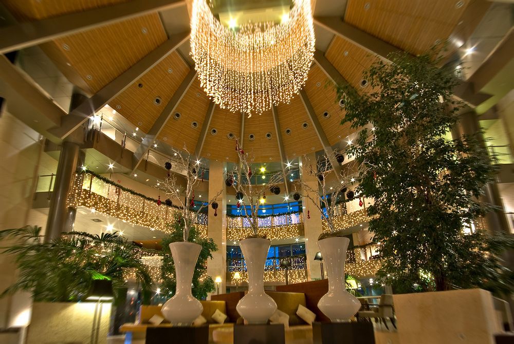 Eurostars Suites Mirasierra Μαδρίτη Εξωτερικό φωτογραφία The lobby of the hotel